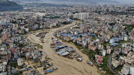 बालेनको अप्रत्याशित यू-टर्न: सर्वोच्च अदालतको ऐतिहासिक फैसला र जलवायु परिवर्तनले काठमाडौंको भविष्य संकटमा?