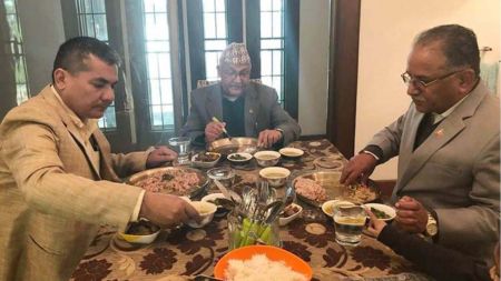 प्रचण्डको छायाबाट राजसंस्थाका अगुवासम्म: दुर्गा प्रसाईको राजनीतिक रुपान्तरण