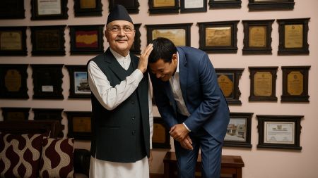 ओलीको झोलेको जिब्रो चिप्लियो: ‘नेपाल सिध्याउन ओलीलाई सिध्याउनुपर्छ!’