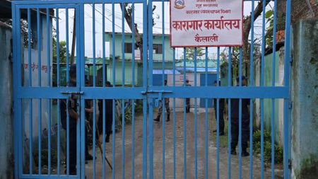 कैलाली कारागारमा रक्तपातः डेढ सय क्षमतामा सात सय कैदी, झडपमा एकको मृत्यु, चार निकायका प्रमुखलाई पनि प्रवेश निषेध