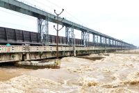 कोशी ब्यारेजमा रातारात पानी उर्लियो, ३१ ढोका खोलियो!