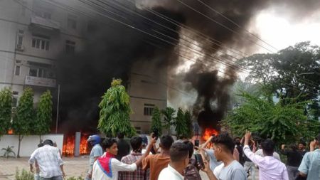 हेटौँडामा आन्दोलनकारीद्वारा चार मन्त्रालय र अख्तियार कार्यालयमा आगजनी