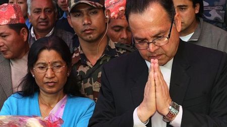 आगलागीमा गम्भीर घाइते झलनाथ खनालकी पत्नीको सोमबार शल्यक्रिया!