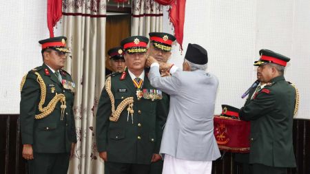 सुशीला कार्कीलाई असंवैधानिक प्रधानमन्त्री बनाउने कि राष्ट्रपतिको सैनिक शासन रोज्ने?