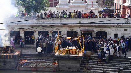 जेनजी आन्दोलनमा ज्यान गुमाएका प्रहरी सहकर्मी र युवाको पशुपति आर्यघाटमा अन्त्येष्टि!