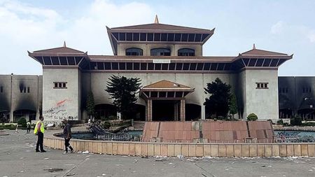 क्षतिको मूल्याङ्कन र सेवा सञ्चालनसँगसँगै:संसद् भवन