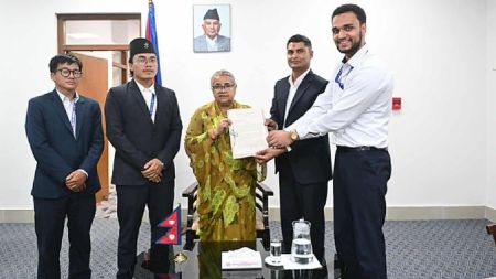 सार्वजनिक प्रशासन रूपान्तरण अभियान–२०८२ प्रधानमन्त्री कार्कीलाई ७ बुँदे ज्ञापनसहित प्रारम्भ!
