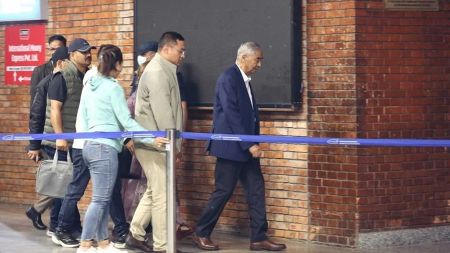 कांग्रेस सभापति शेरबहादुर देउवा स्वास्थ्य उपचारका लागि सिंगापुर प्रस्थान