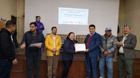 गण्डकीमा पथप्रदर्शकका लागि चरा पहिचान तालिम: ३०० प्रजातिका चरा समेटिएको पुस्तक सार्वजनिक